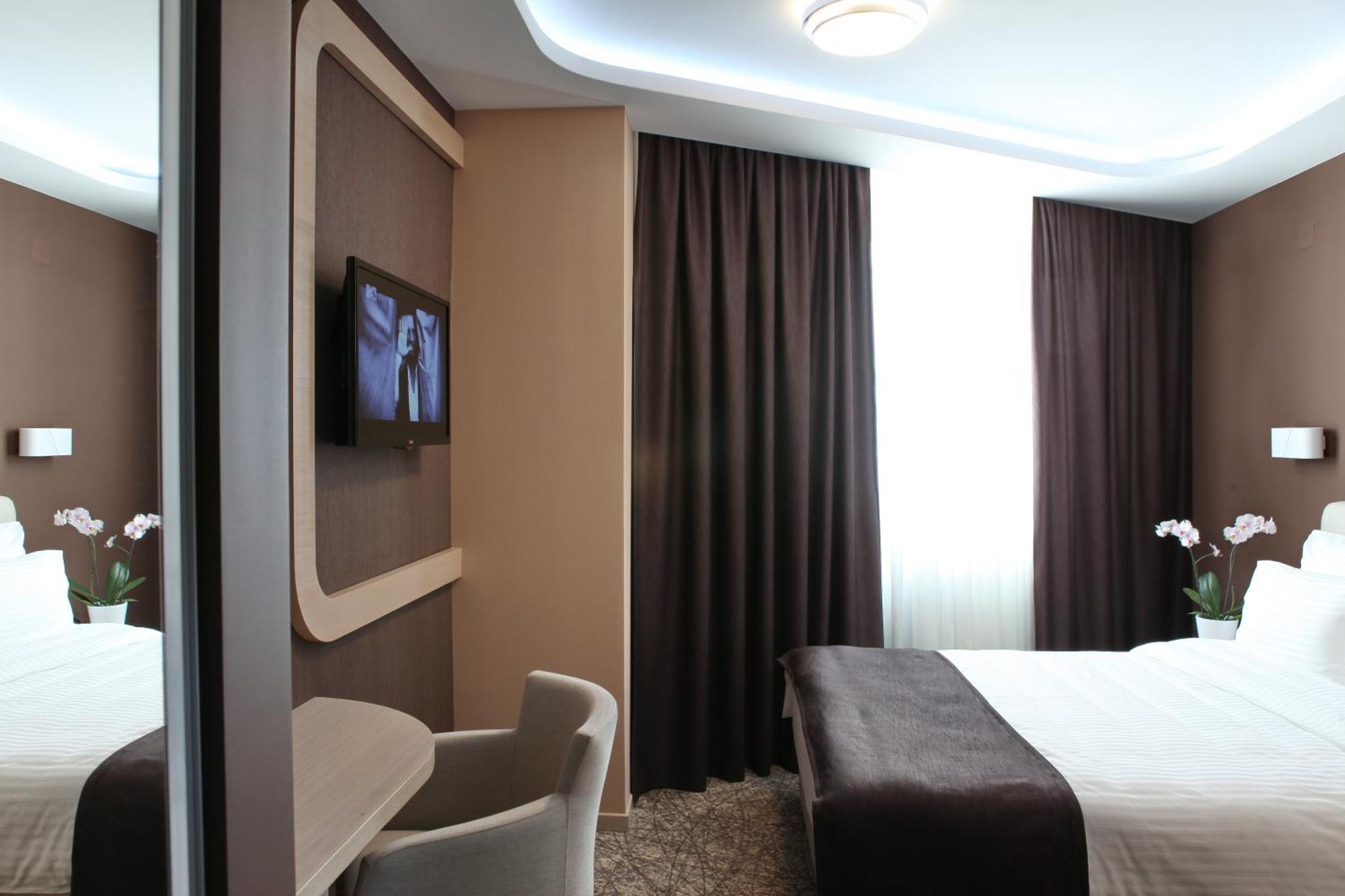 Garni Hotel Aveny Cacak Exterior photo