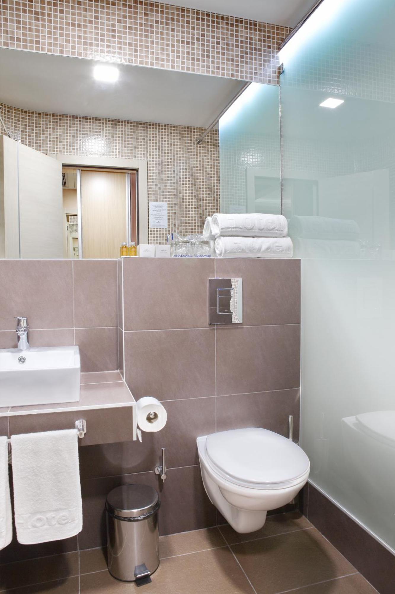 Garni Hotel Aveny Cacak Exterior photo
